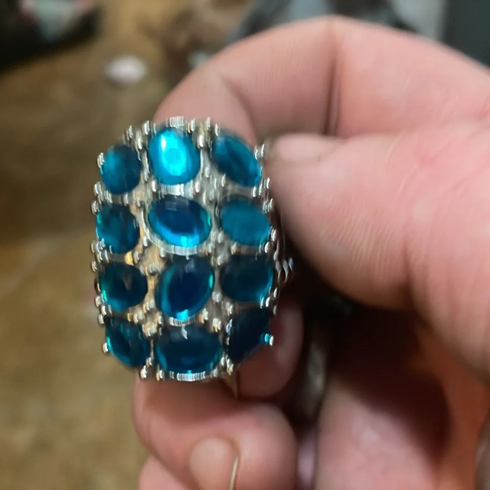 Adjustable, blue stones set in metal ring. - Picture 5 of 6